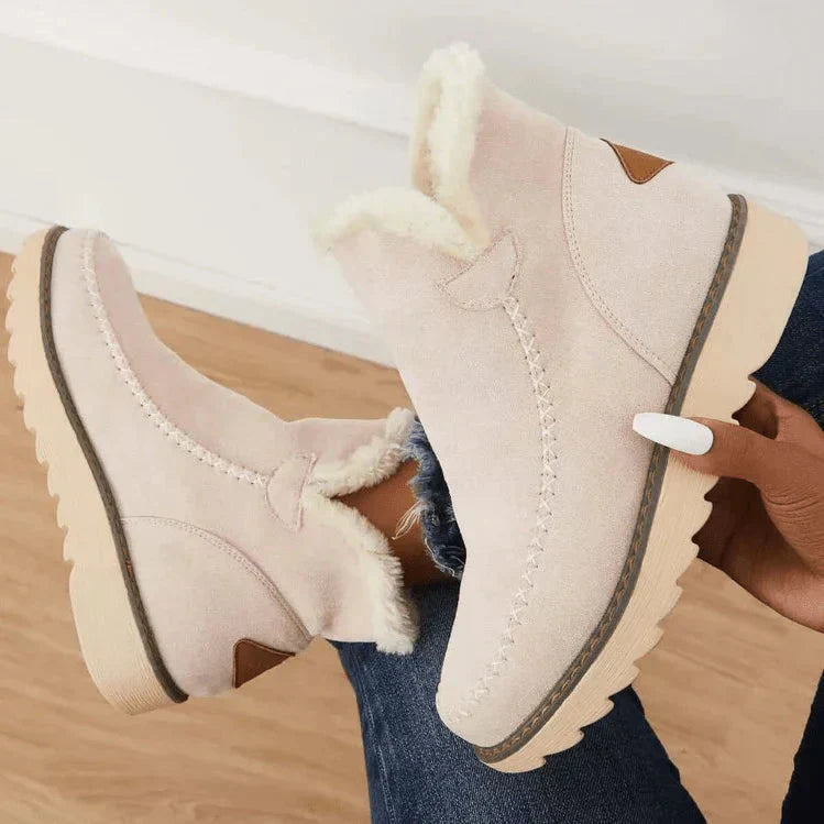 Ava - Women's boot with fleece padding